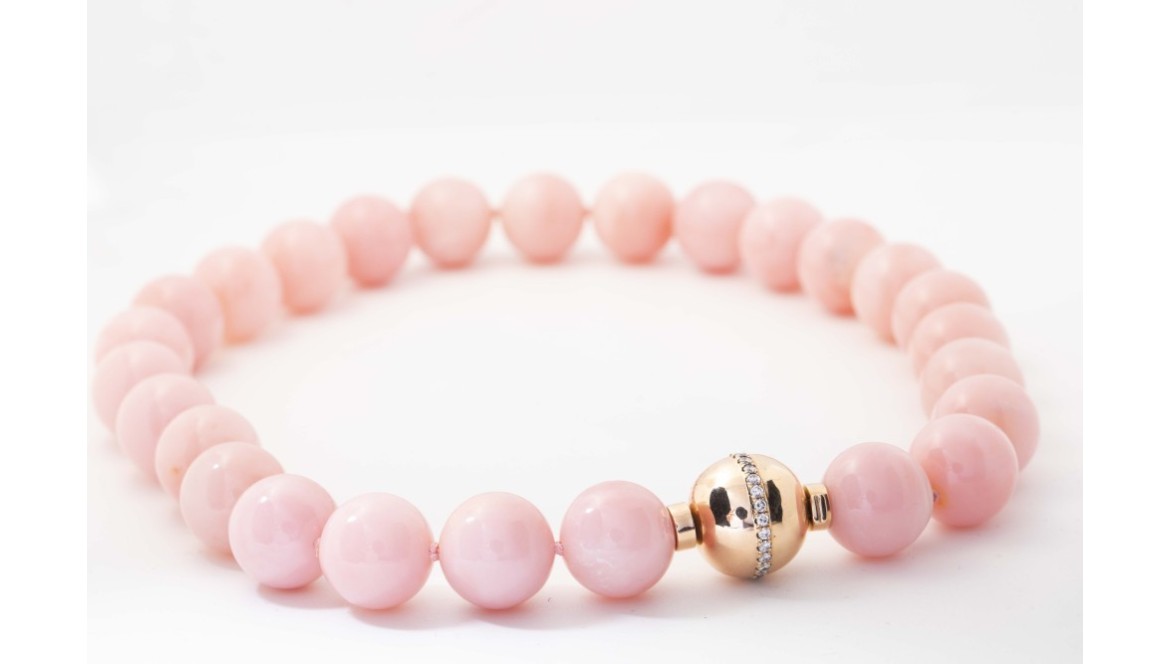 Collar de ópalo rosa: la joya que refleja lo sutil y lo eterno